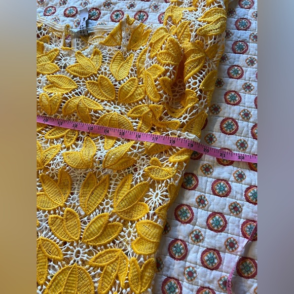 Lord & Taylor Yellow White Floral Lace Bell Sleeve Mod Blouse size small - Picture 7 of 8